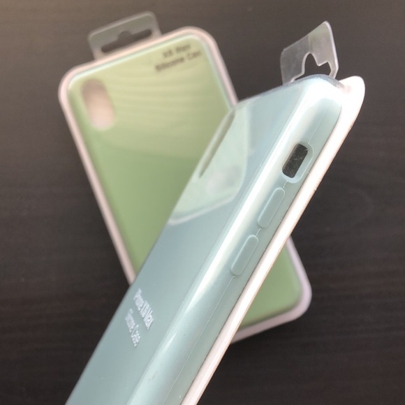 NEW iPhone Xs Max silicone case - Set of 2 - Picture 3 of 6